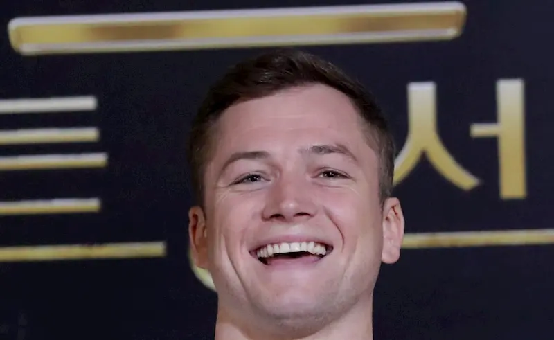 taron egerton teeth 2017 taron egerton teeth 2017