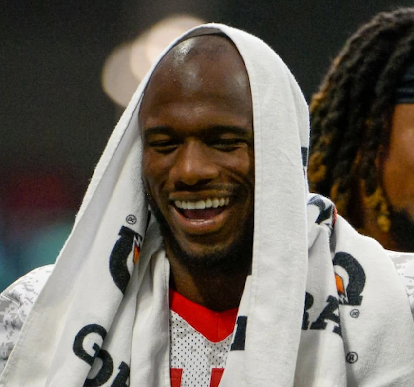 deion jones teeth 2019