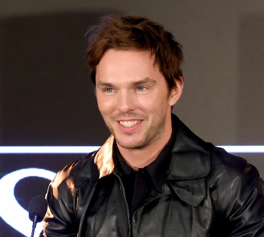 nicholas hoult teeth 2026