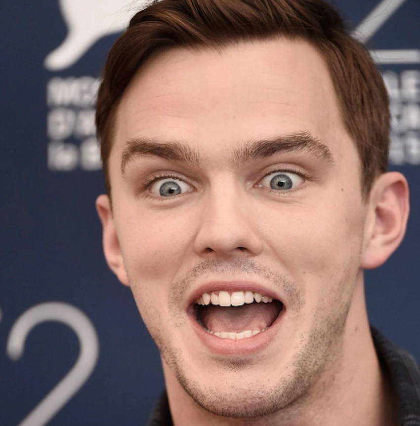 nicholas hoult teeth 2015