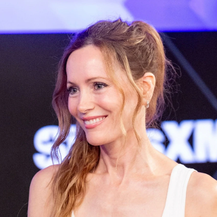 leslie mann teeth 2026