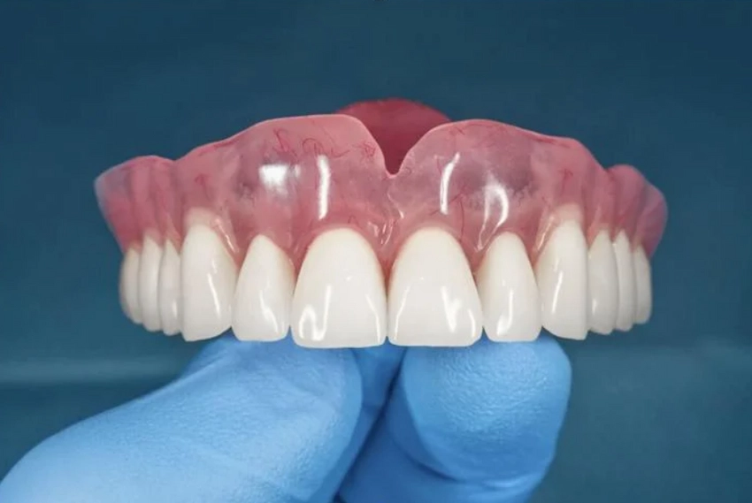 does denture adhesive cause bad breath