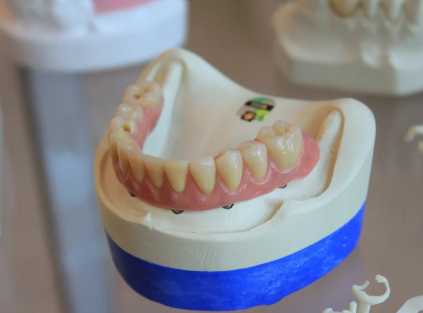 does denture adhesive cause health problems
