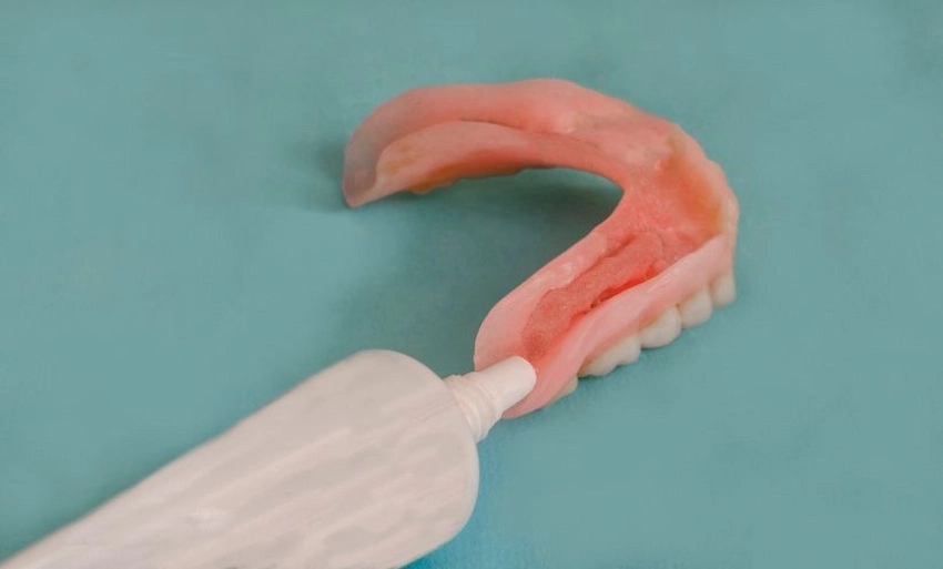 where to apply denture adhesive